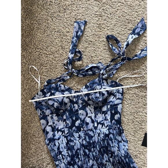 NWT Lulus Pleated Blue Floral Gown - Picture 7 of 8